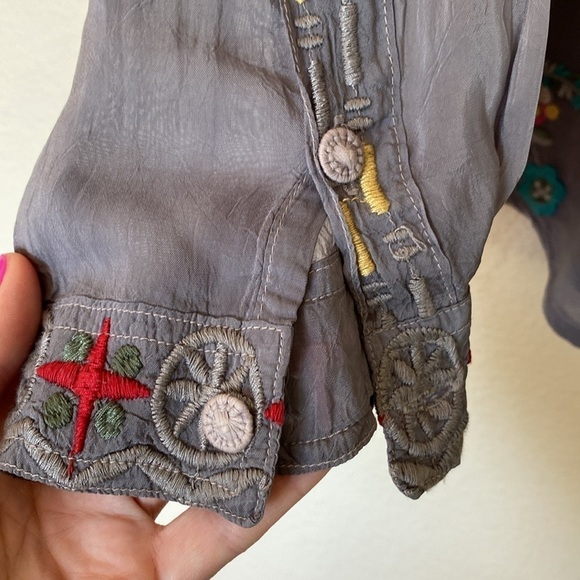 Johnny Was silk embroidered blouse women’s medium grey long sleeve button down - Picture 3 of 12